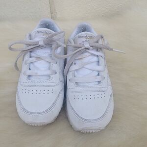 Kids Reebok classic walking sneakers  white leather lace up low top kids sz 8